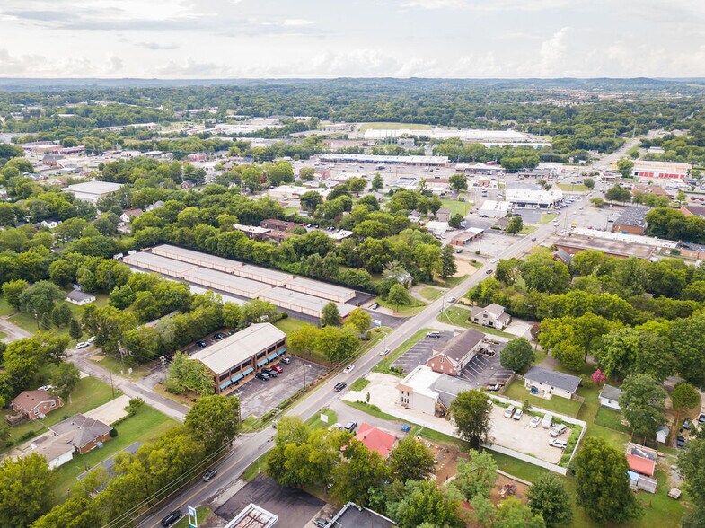 More Photos Of 136 Walton Ferry Rd, Hendersonville Office For Sale
