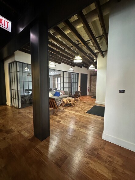 More Photos Of 646-648 N Clark St, Chicago Office For Lease
