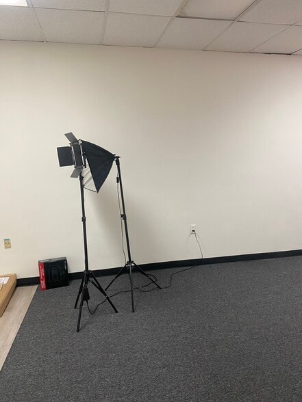 More Photos Of 2141 Industrial Pky, Silver Spring Showroom For Lease