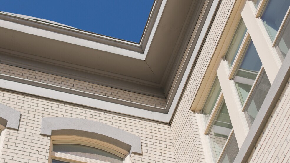 More Photos Of 550 N 1st St, Woodburn Office For Sale