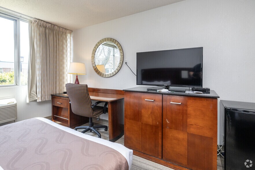 More Photos Of 2306 E Main St, Albert Lea Hospitality For Sale