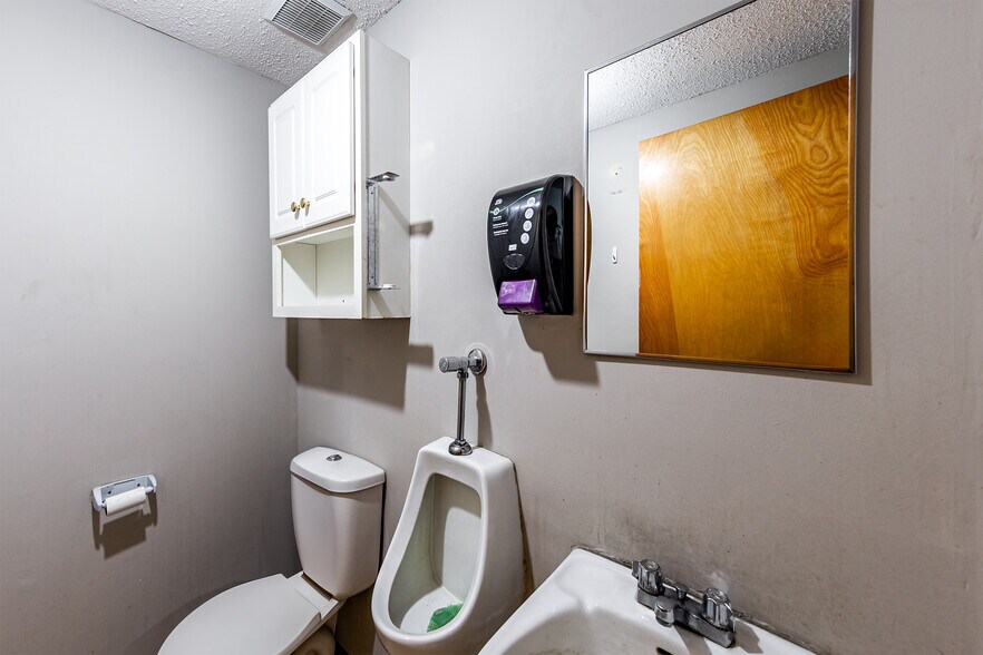 More Photos Of 624 S 7th St, Saint Joseph Industrial For Sale