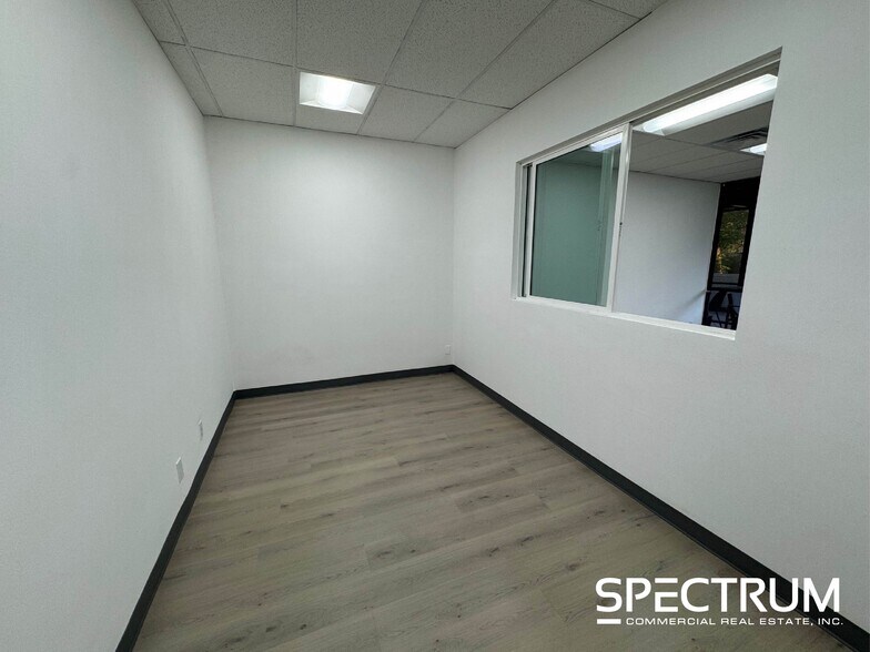 More Photos Of 21101-21163 Victory Blvd, Canoga Park Storefront Retail Office For Lease