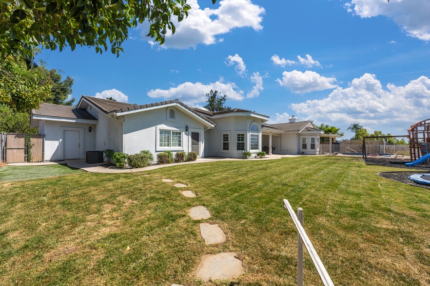 More Photos Of 12908 South Ln, Redlands Healthcare For Sale