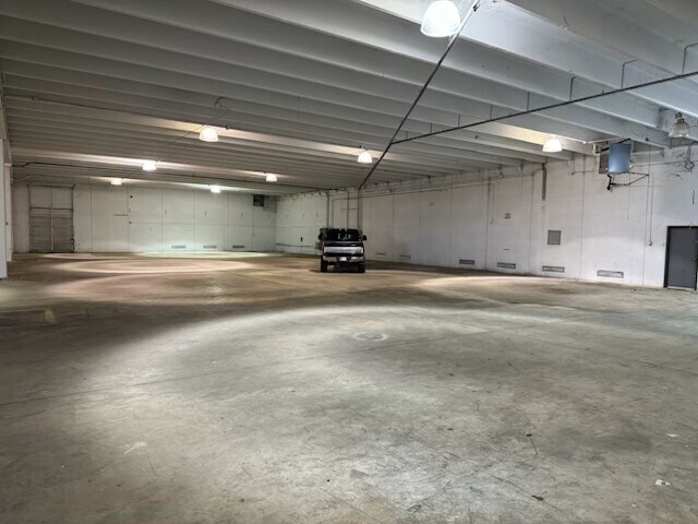 More Photos Of 1103 E Maguire Rd, Noble Light Manufacturing For Sale