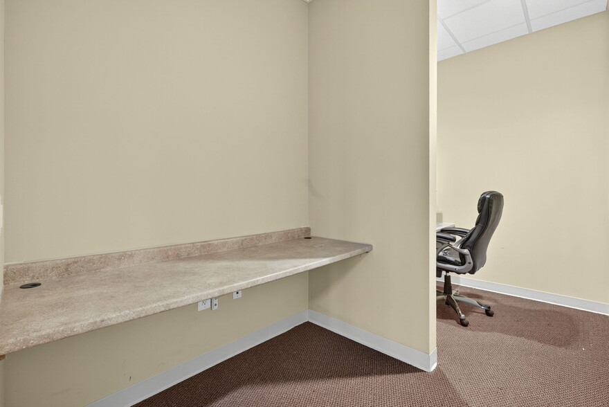 More Photos Of 46165 Westlake Dr, Sterling Medical For Sale