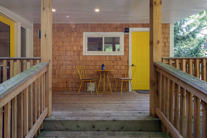 More Photos Of 345 Thousand Islands Pky, Leeds and The Thousand Islands Hotel For Sale