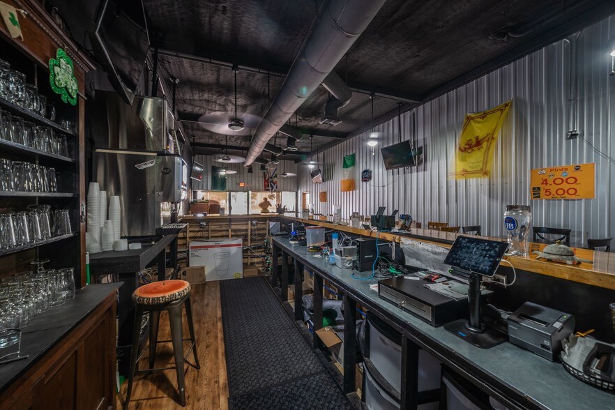 More Photos Of 75 N Waco St, Hillsboro General Retail For Lease