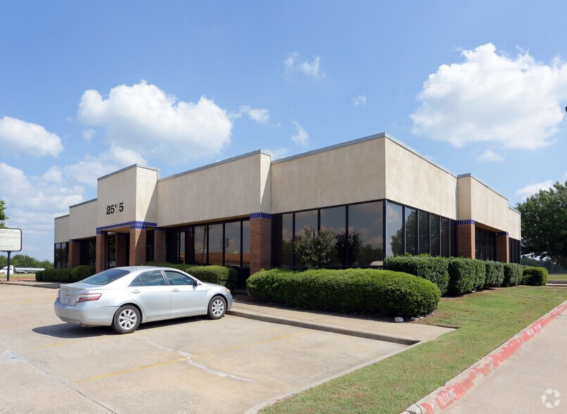 More Photos Of 2520 E Highway 82, Whitesboro Unknown For Lease