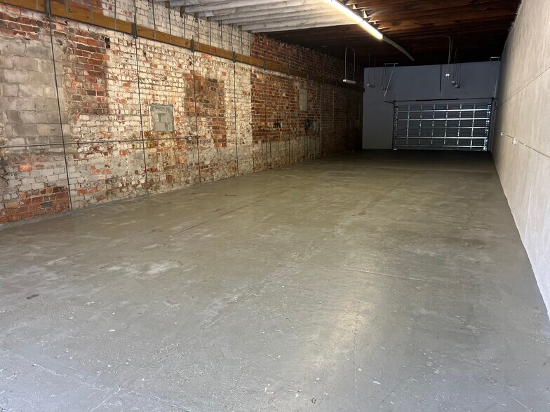 More Photos Of 2108 W Kennedy Blvd, Tampa Freestanding For Sale