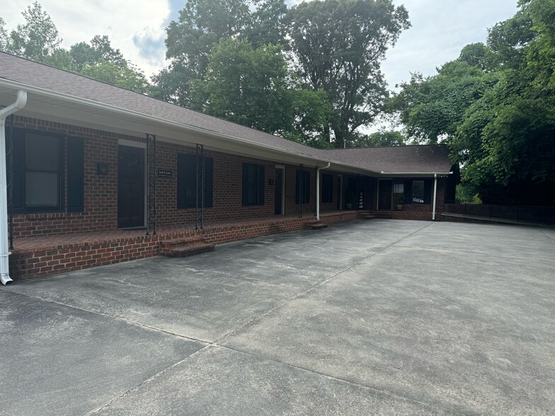 Primary Photo Of 2 Williams St, Lexington Office For Lease