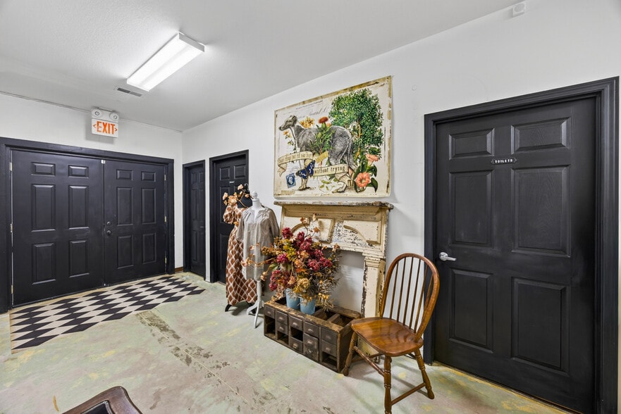 More Photos Of 107 W Commercial Ave, Monterey Office For Sale