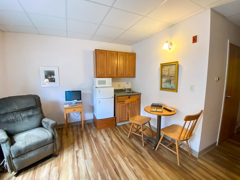 More Photos Of 166 Whiskeag Rd, Bath Specialty For Sale