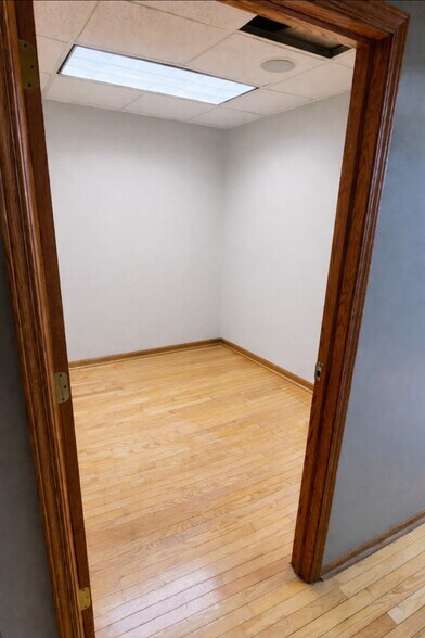 More Photos Of 7318 W Irving Park Rd, Norridge Storefront For Lease