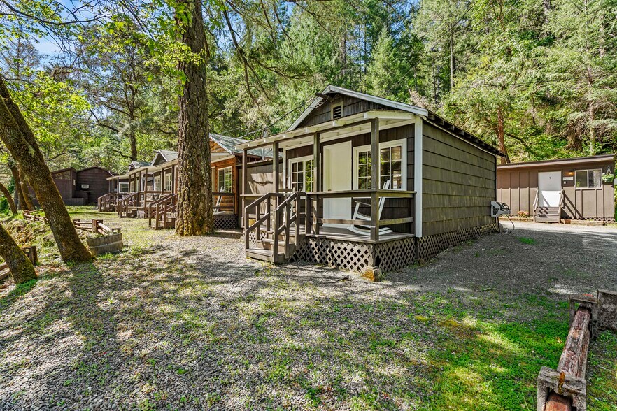 More Photos Of 11744 Galice Rd, Merlin Hotel For Sale