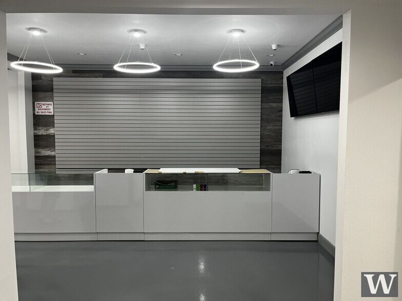 More Photos Of 8707 Venice Blvd, Los Angeles Office For Lease