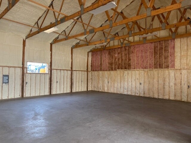 More Photos Of 1060 D W Griffith Ln, La Grange Warehouse For Lease