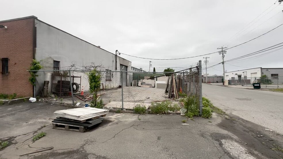 More Photos Of 26 Grand Ave, Farmingdale Warehouse For Lease