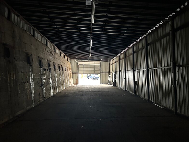 More Photos Of 404-406 Gulpha St, Hot Springs National Park Warehouse For Lease