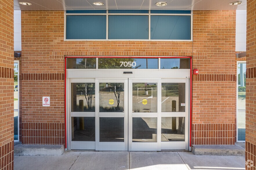 More Photos Of 6850 N Shiloh Rd, Garland Unknown For Lease