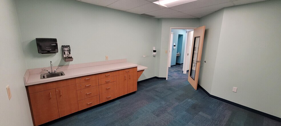 More Photos Of 11709 Lorain Ave, Cleveland Medical For Lease