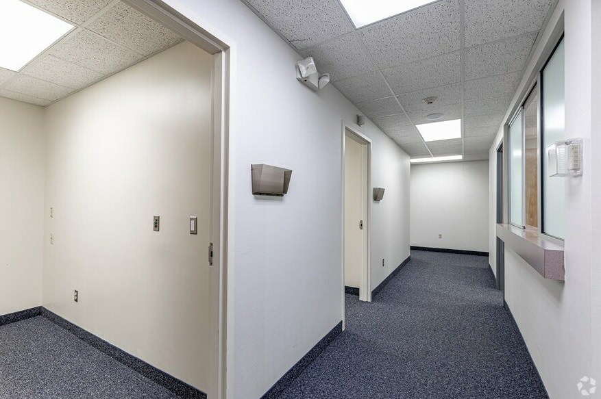 More Photos Of 2150 Main St, Springfield Medical For Lease