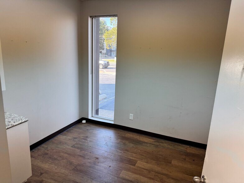 More Photos Of 215 Clairemont Ave, Decatur Storefront Retail Office For Lease