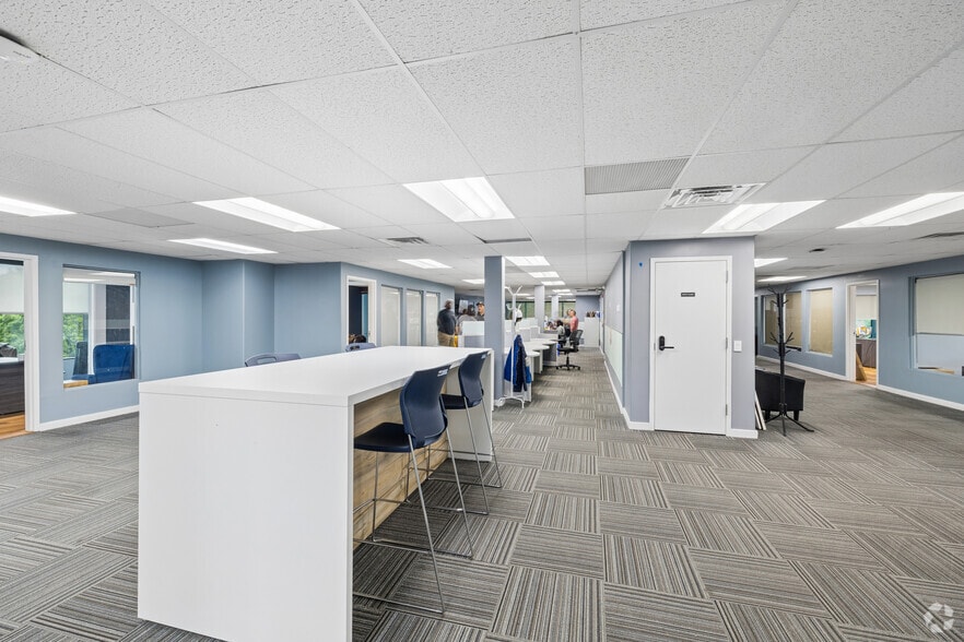 More Photos Of 523 Hollywood Ave, Cherry Hill Office For Lease