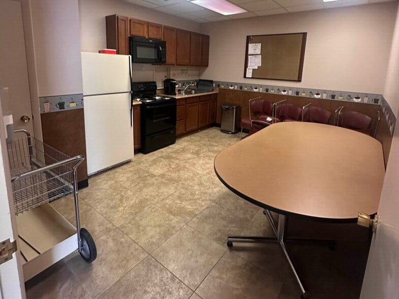 More Photos Of 1730 N Limestone St, Springfield Loft Creative Space For Lease