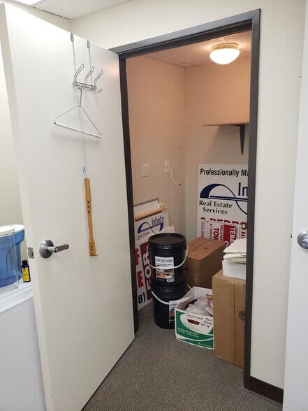 More Photos Of 28348 Roadside Dr, Agoura Hills Office For Lease
