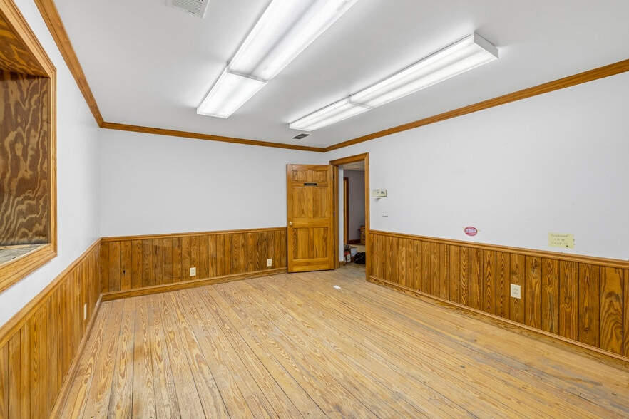 More Photos Of 966 Greensboro Rd, Eatonton Flex For Lease