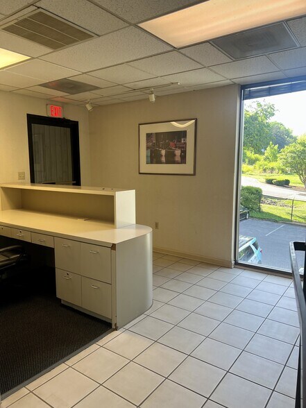 More Photos Of 3902-3904 Franklin Rd, Roanoke Office For Lease