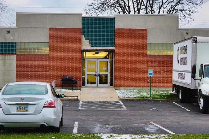 More Photos Of 651 E Main St, Dayton Office For Sale