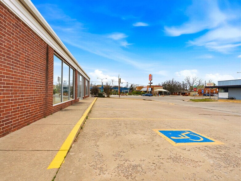 More Photos Of 530 N Mississippi Ave, Ada Freestanding For Sale