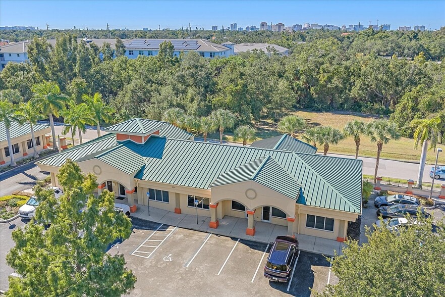 More Photos Of 306 N Rhodes Ave, Sarasota Medical For Sale