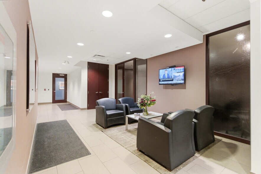 More Photos Of 17 King St E, Oshawa Storefront Retail Office For Lease