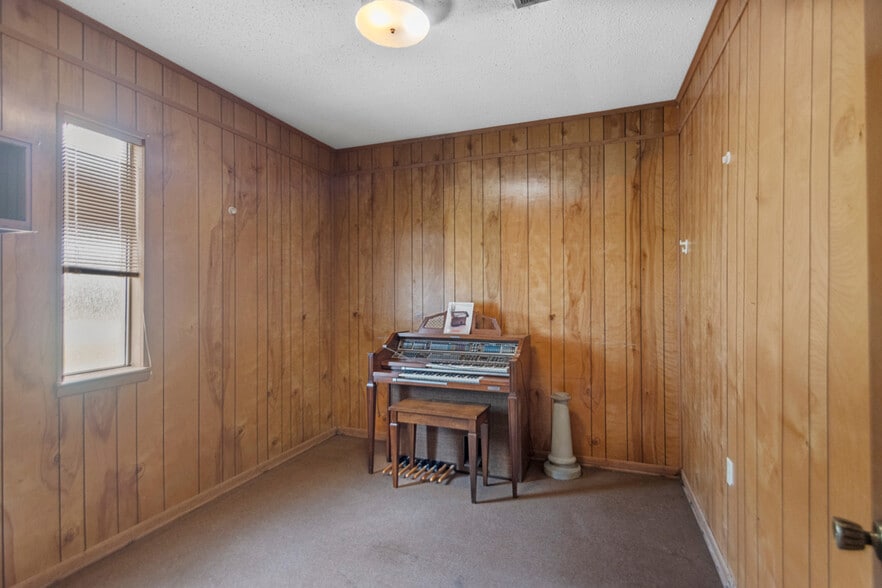 More Photos Of 201 SW 3rd St, Bryant Religious Facility For Sale