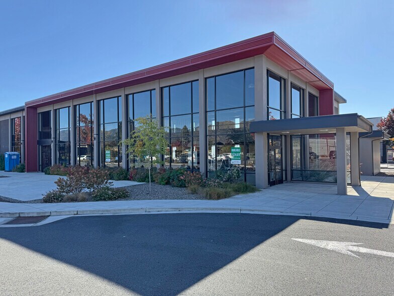 Primary Photo Of 735 SE 6th St, Grants Pass Office For Lease