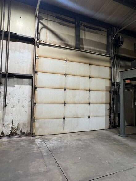 More Photos Of 33549 E Royalton Rd, Columbia Station Light Manufacturing For Sale