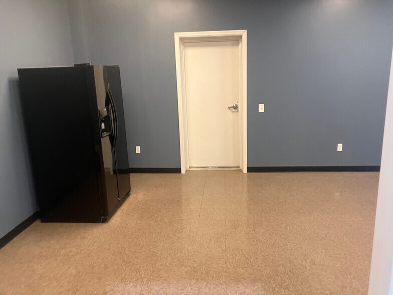 More Photos Of 1438 Johns Creek Rd, Milton Industrial For Lease