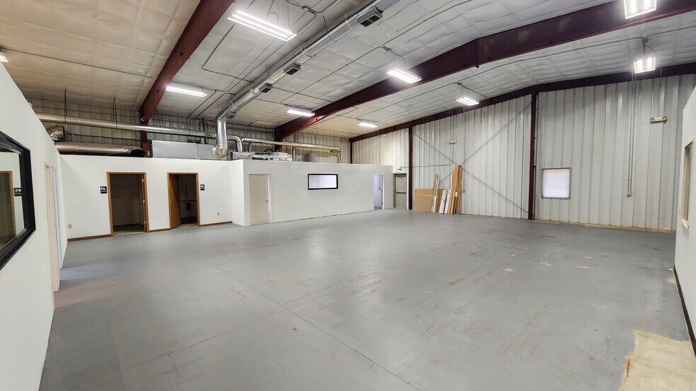 More Photos Of 2445 Robertson Dr, Richland Warehouse For Lease