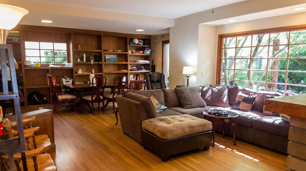 More Photos Of 2633 Regent St, Berkeley Dormitory For Sale