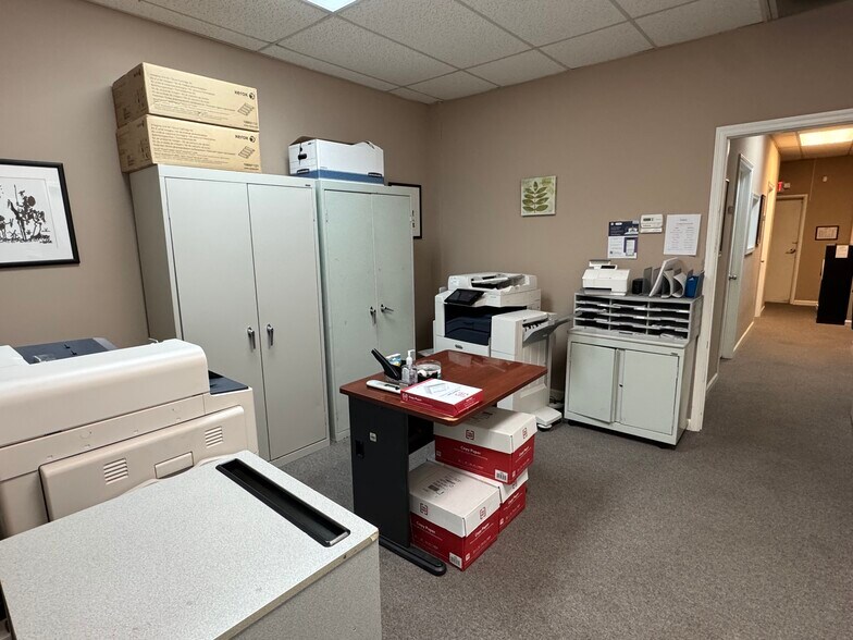 More Photos Of 232-236 Industrial Park Dr, Commerce Office For Lease