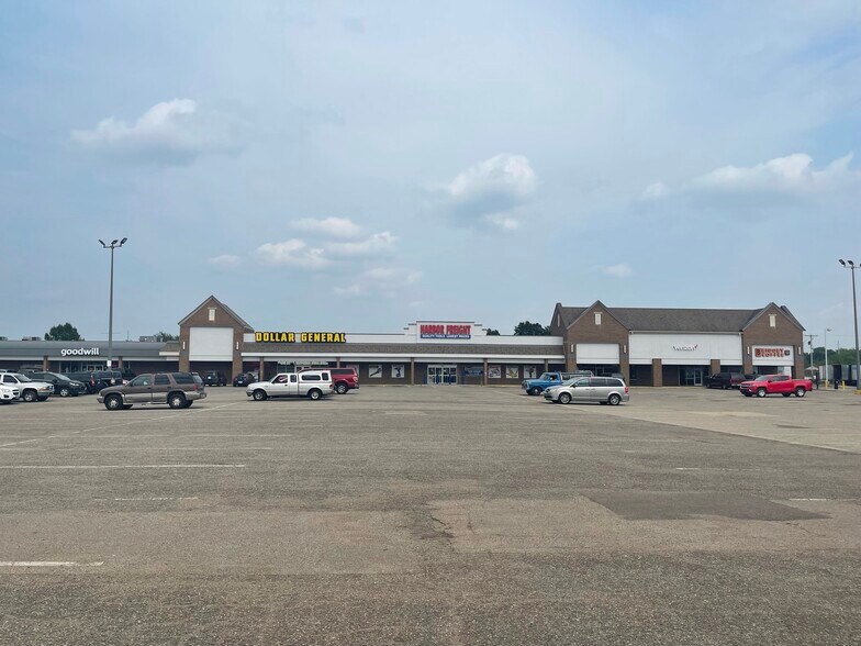 More Photos Of 111-281 US 131, Three Rivers Unknown For Lease