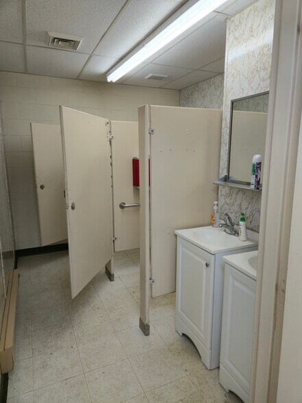 More Photos Of 43 E Bridge St, Spring City Unknown For Lease