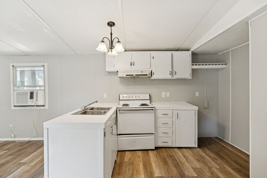 More Photos Of 9314 Beeler Ct, Bon Aqua Manufactured Housing Mobile Home Park For Sale