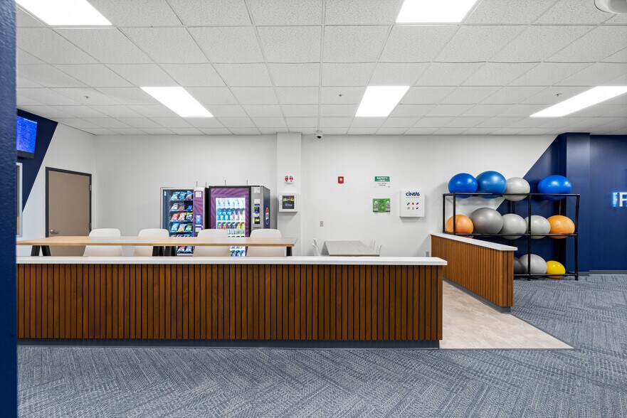 More Photos Of 5701 E Hillsborough Ave, Tampa Office For Lease