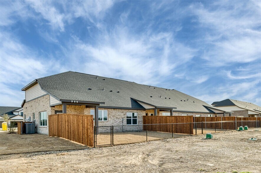 More Photos Of 4405 Clovis Ct, Midlothian Apartments For Sale