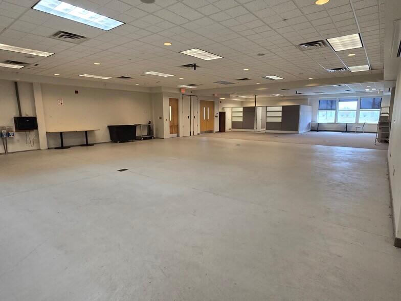 More Photos Of 1100 Bennett Rd, Bowmanville Office For Lease