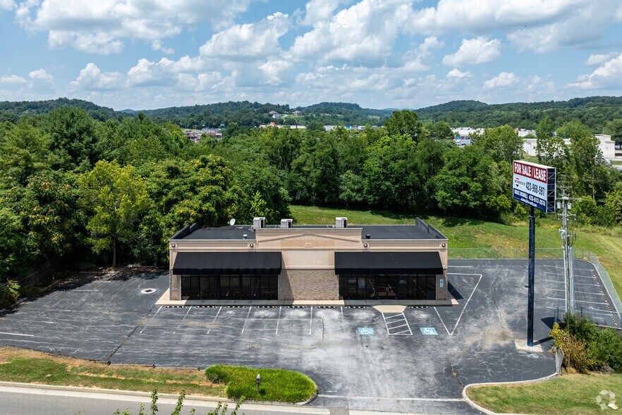 More Photos Of 3176 Linden Dr, Bristol Freestanding For Sale